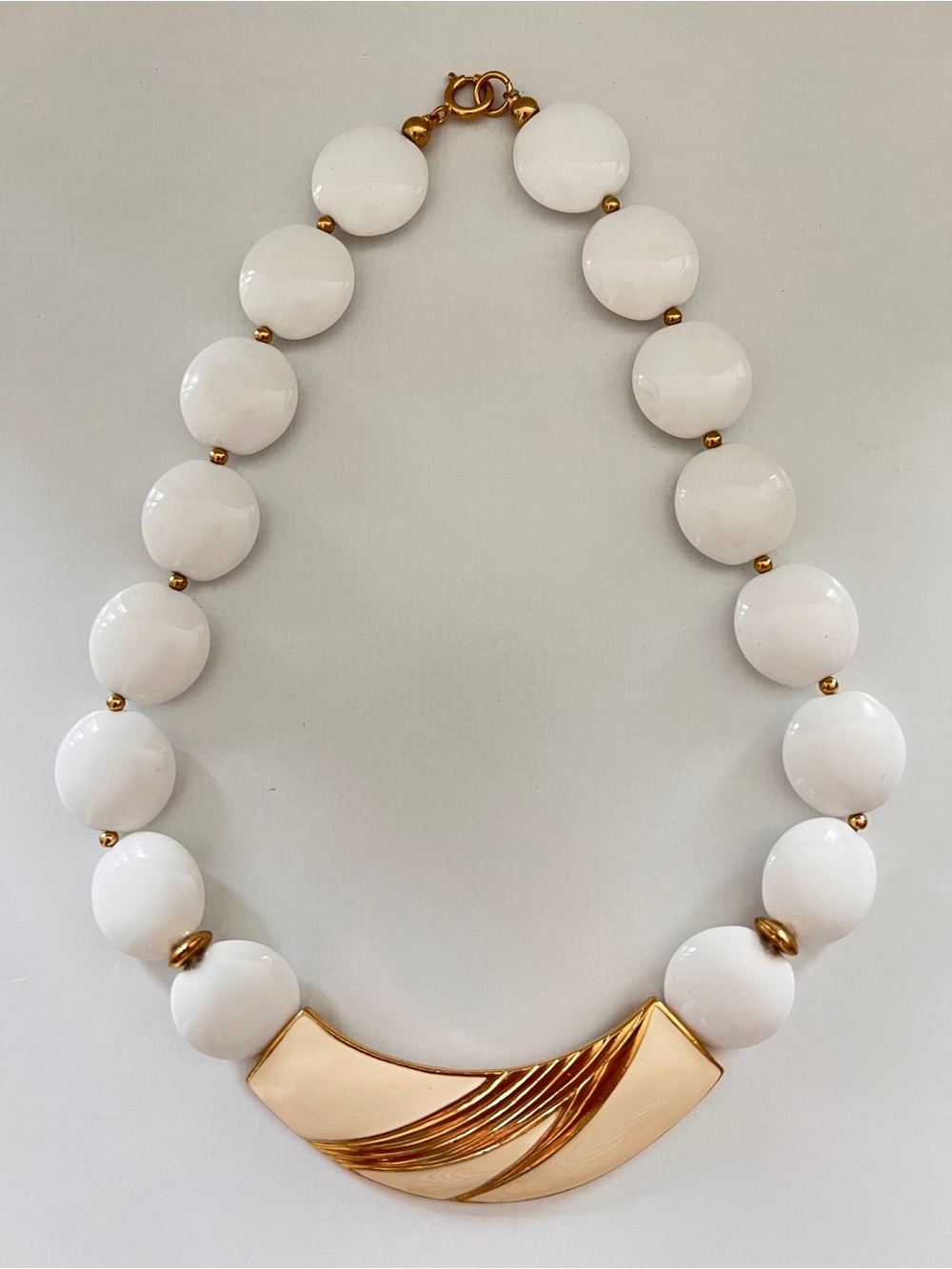 Vintage 1980s Trifari White Lucite Bead Gold Tone Chunky Statement Necklace